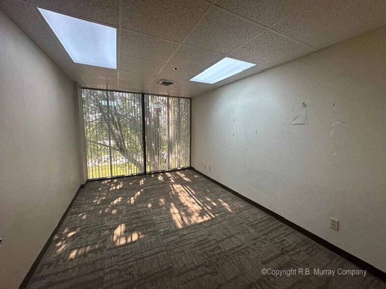 More Photos Of 2503 N Neergard Ave, Springfield Warehouse For Lease