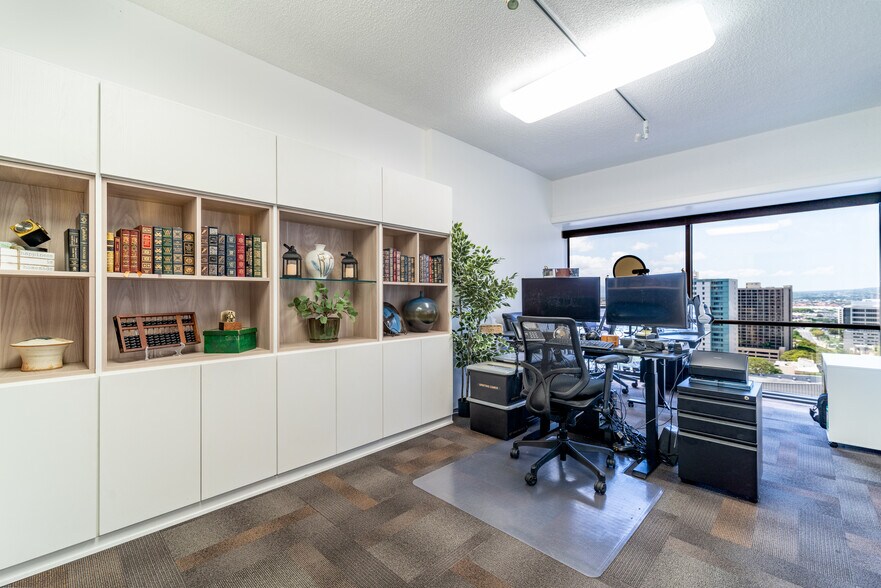 More Photos Of 1188 Bishop St, Honolulu Office For Sale