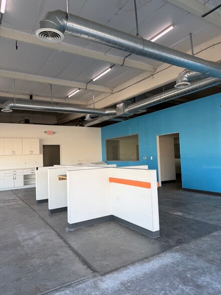 More Photos Of 18837 Hawthorne Blvd, Torrance Storefront For Lease