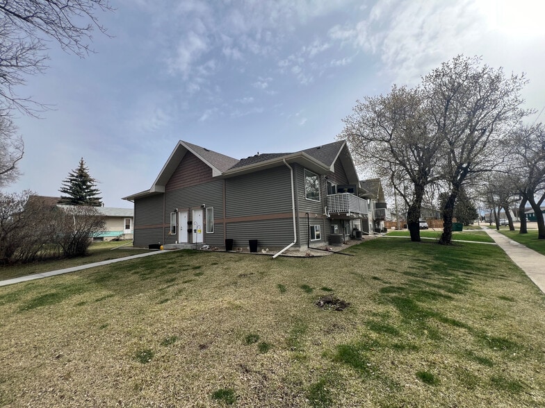 More Photos Of 5014 53 St, Camrose Apartments For Sale