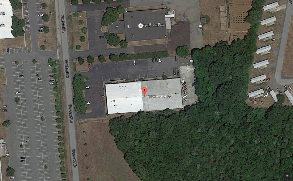 More Photos Of 11709 Fruehauf Dr, Charlotte Coworking Space