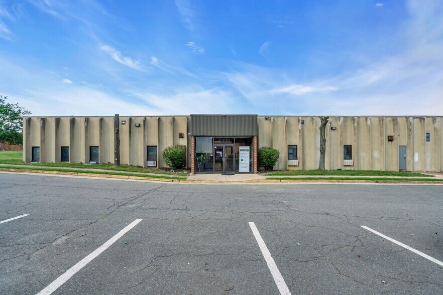 More Photos Of 5731 General Washington Dr, Alexandria Distribution For Sale