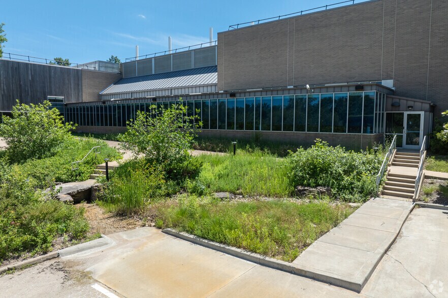 More Photos Of 20 Missouri Research Park Dr, Saint Charles Office For Sale