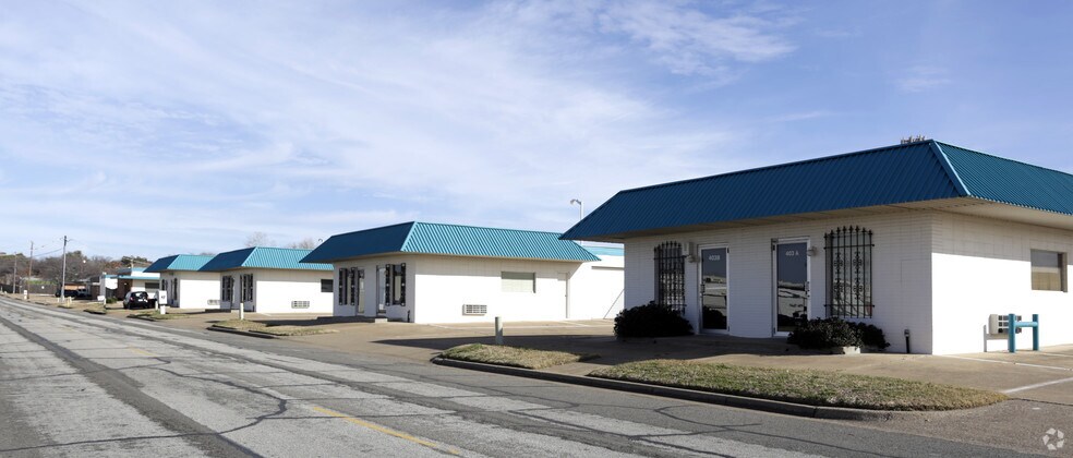 More Photos Of 2229 W Division St, Arlington Self Storage For Lease