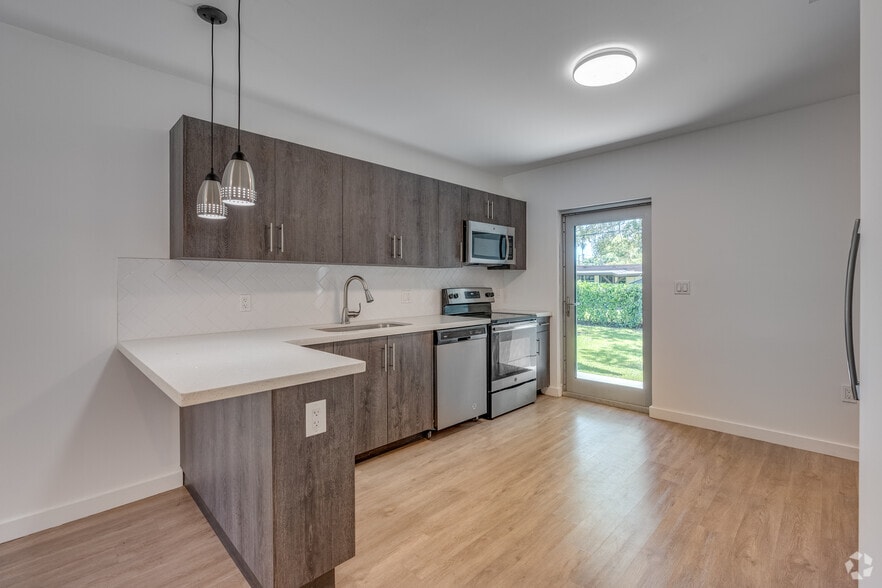 More Photos Of 5742 SW 62nd St, Coral Gables Apartments For Sale