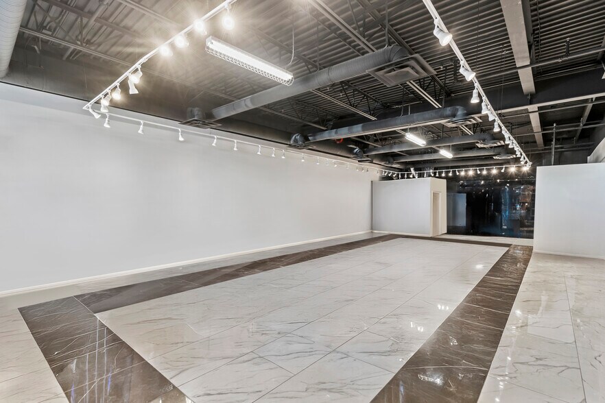 More Photos Of 3131 27th St NE, Calgary Storefront For Sale