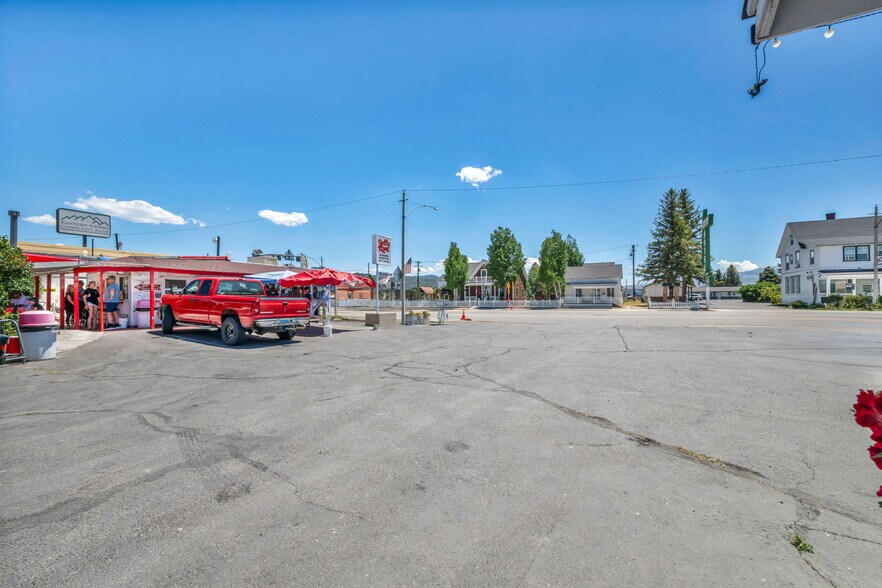 More Photos Of 198 Main St, Bridgeport Restaurant For Sale