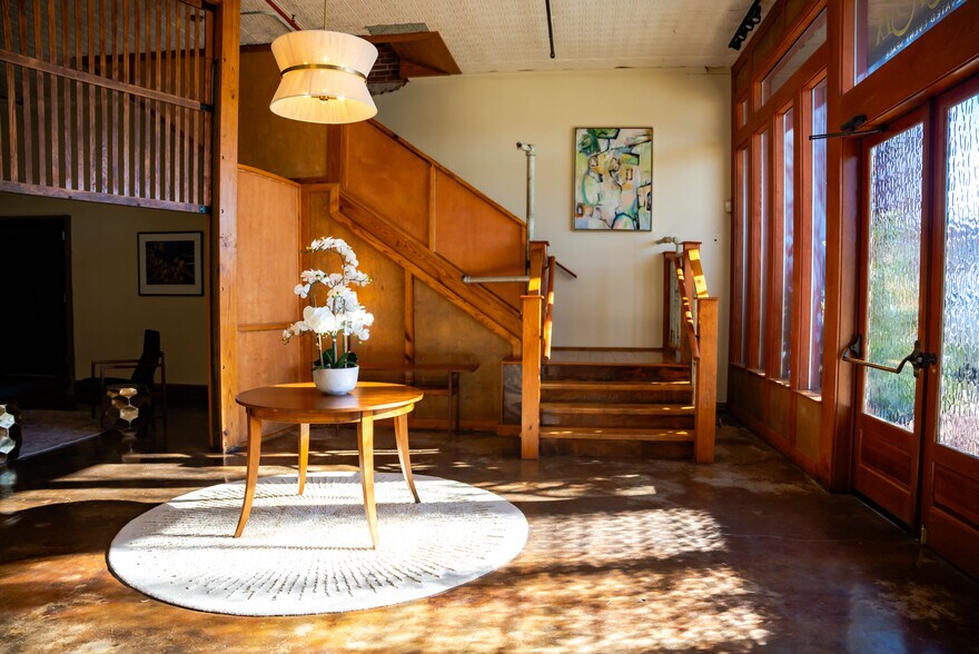 More Photos Of 146 Maxwell Ave, Greenwood Restaurant For Lease