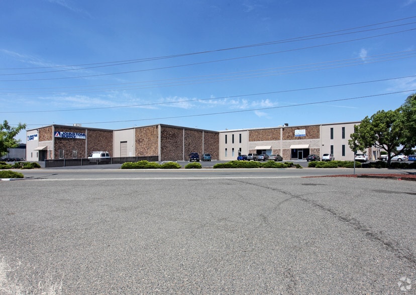 More Photos Of 3315-3319 Orange Grove Ave, North Highlands Warehouse For Lease