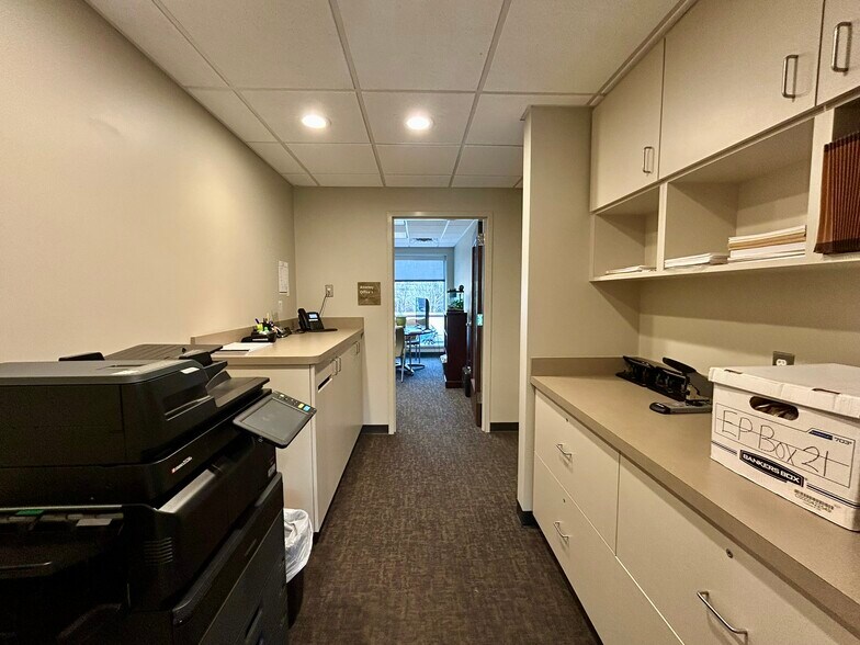 More Photos Of 26075 Woodward Ave, Huntington Woods Office For Lease