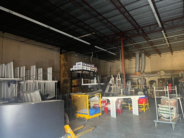 More Photos Of 3911-3929 E IH-10, San Antonio Light Manufacturing For Lease