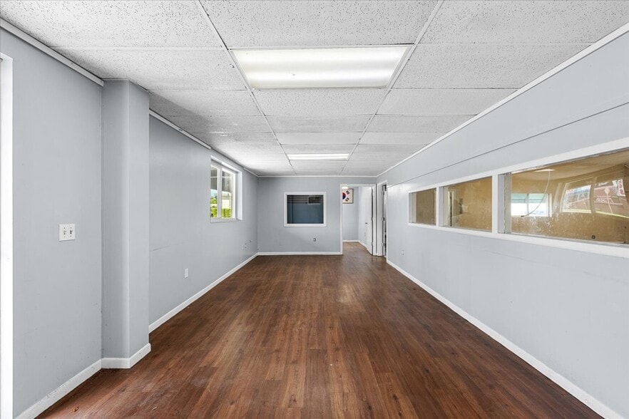 More Photos Of 1901 13th Ave N, Saint Petersburg Distribution For Lease