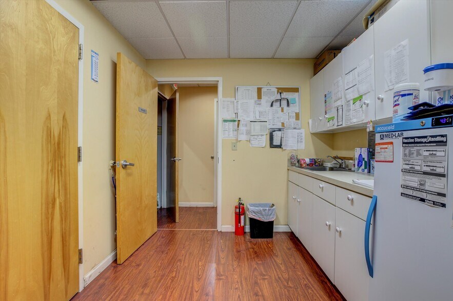 More Photos Of 215-236 Bridge St, Metuchen Medical For Sale