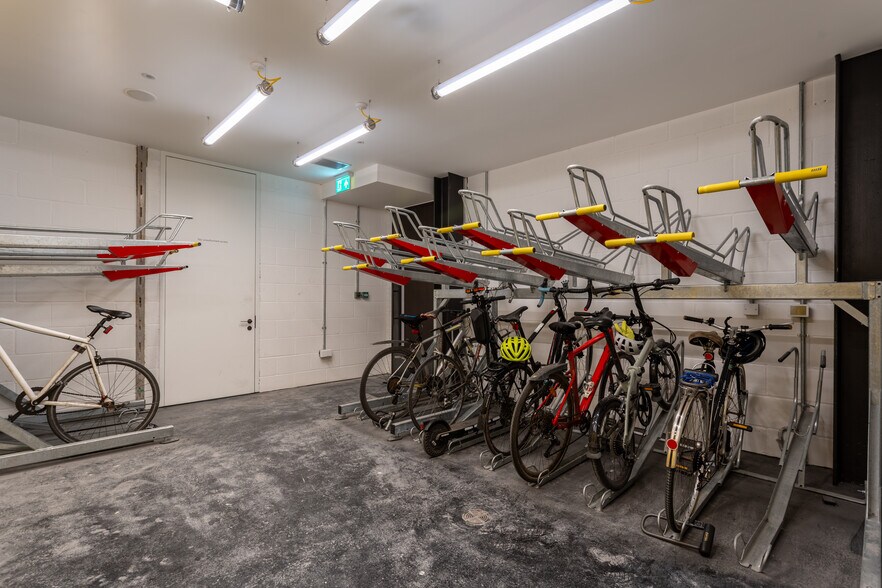 More Photos Of 75 Grosvenor St, London Coworking Space