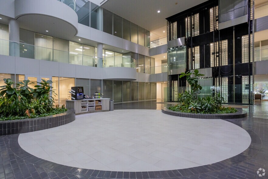 More Photos Of 15995 N Barkers Landing Rd, Houston Office For Lease