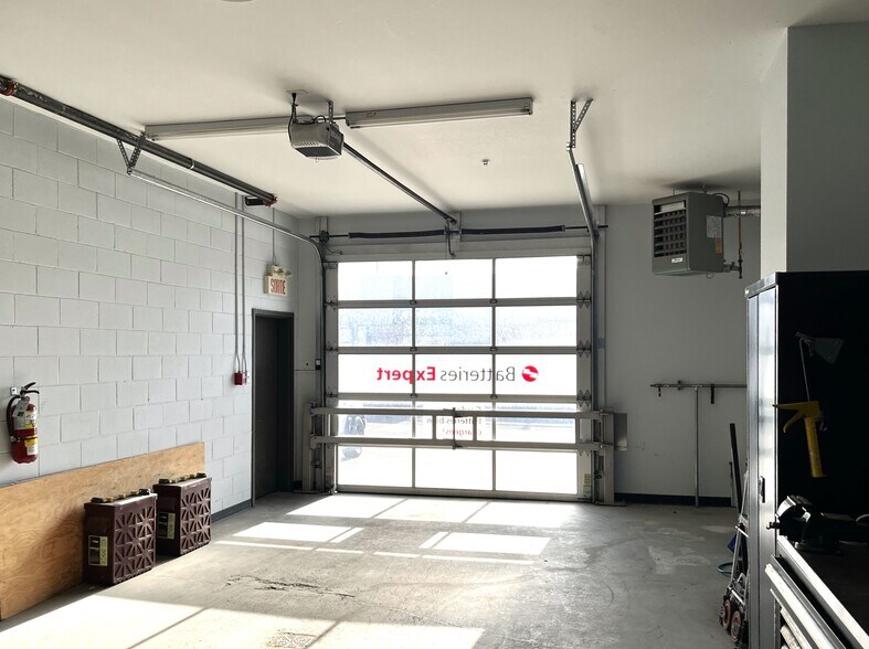 More Photos Of 4203 Rue King O, Sherbrooke Freestanding For Lease