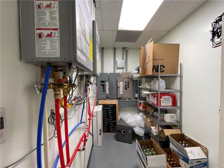 More Photos Of 1002 Victoria, Refugio Restaurant For Sale