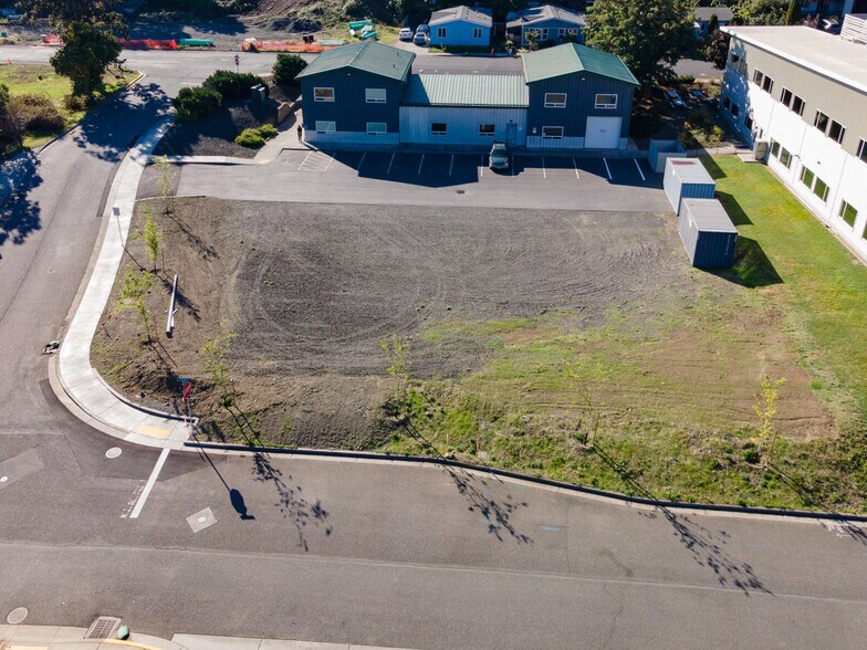 More Photos Of 200 N Wasco Ct, Hood River Warehouse For Sale
