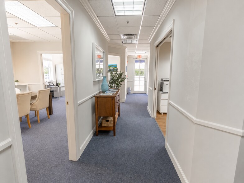 More Photos Of 1555 Indian River Blvd, Vero Beach Medical For Lease