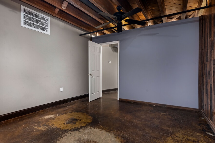 More Photos Of 247 Broad St, Kingsport Loft Creative Space For Sale