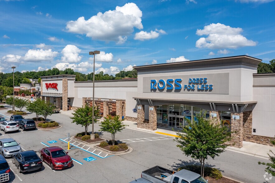 More Photos Of 5851-300 Spout Springs Rd, Flowery Branch Unknown For Lease