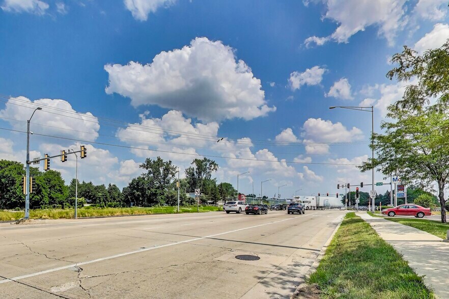 More Photos Of 675 W Golf Rd, Hoffman Estates Storefront For Lease