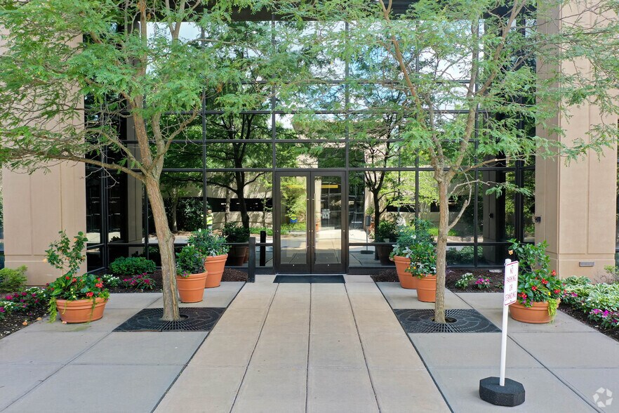 More Photos Of 14755 N Outer 40 Rd, Chesterfield Office For Lease