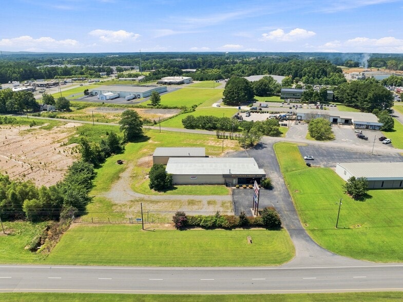More Photos Of 3267 US Highway 431, Albertville Showroom For Sale
