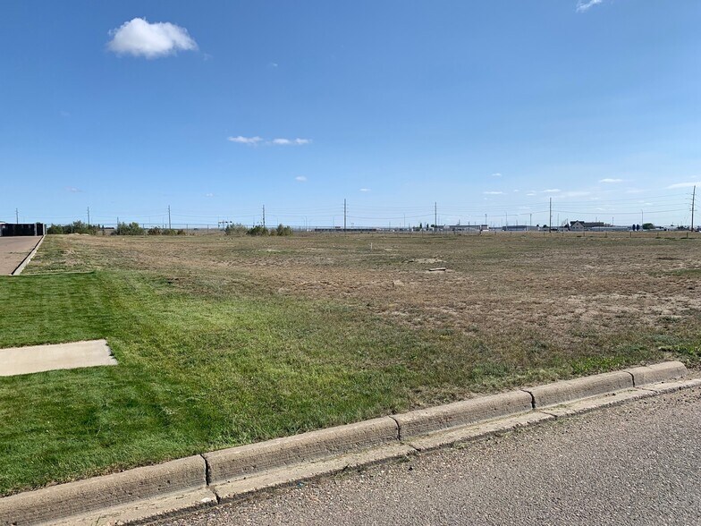 More Photos Of 2950 Box Springs Blvd NW, Medicine Hat Land For Sale