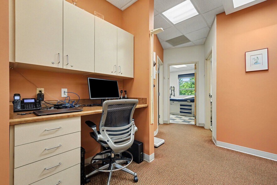 More Photos Of 2801 Leonard Dr, Valparaiso Medical For Sale