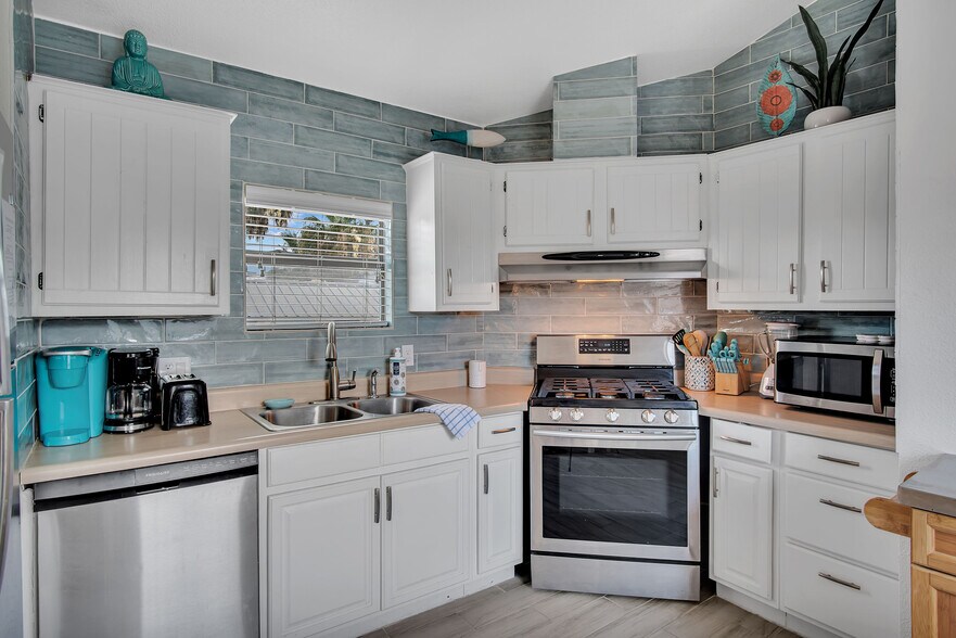 More Photos Of 801 South 9th St, Port Aransas Freestanding For Sale