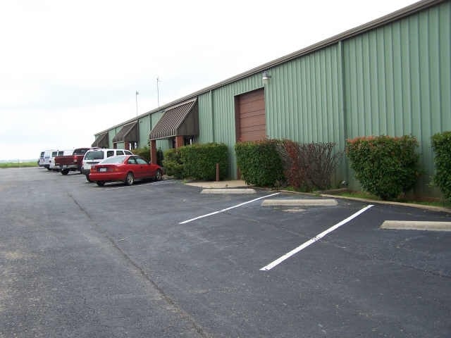 More Photos Of 915 N Nolan River Rd, Cleburne Warehouse For Lease