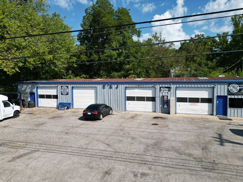 More Photos Of 1026 E Highland St, Shawnee Industrial For Sale