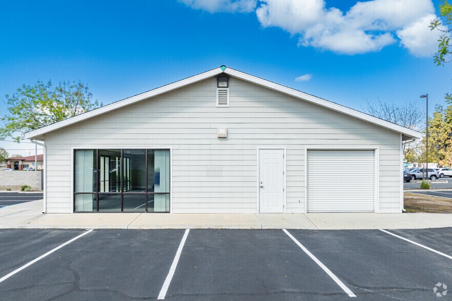 More Photos Of 732 Vaughn St, Hanford Freestanding For Lease