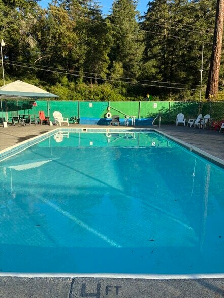 More Photos Of 4112 Redwood Dr, Redway Hotel For Sale