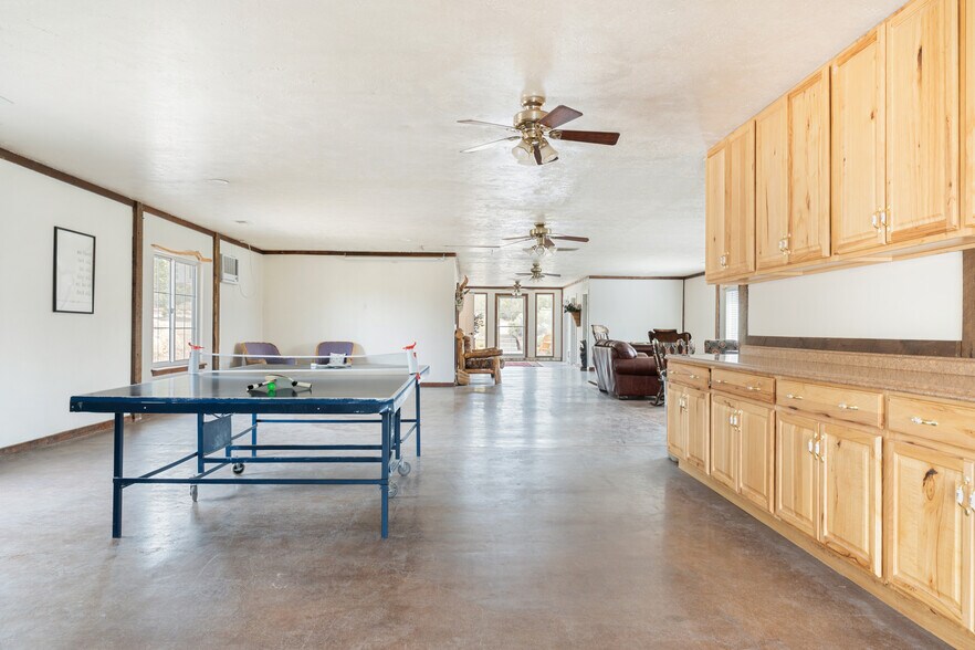 More Photos Of 11550 Pigeon Hollow Rd, Spring City Hotel For Sale
