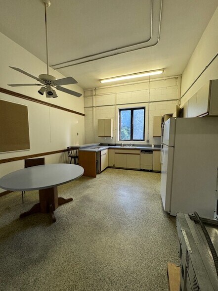 More Photos Of 8 Maple Dr, Monroe Warehouse For Lease