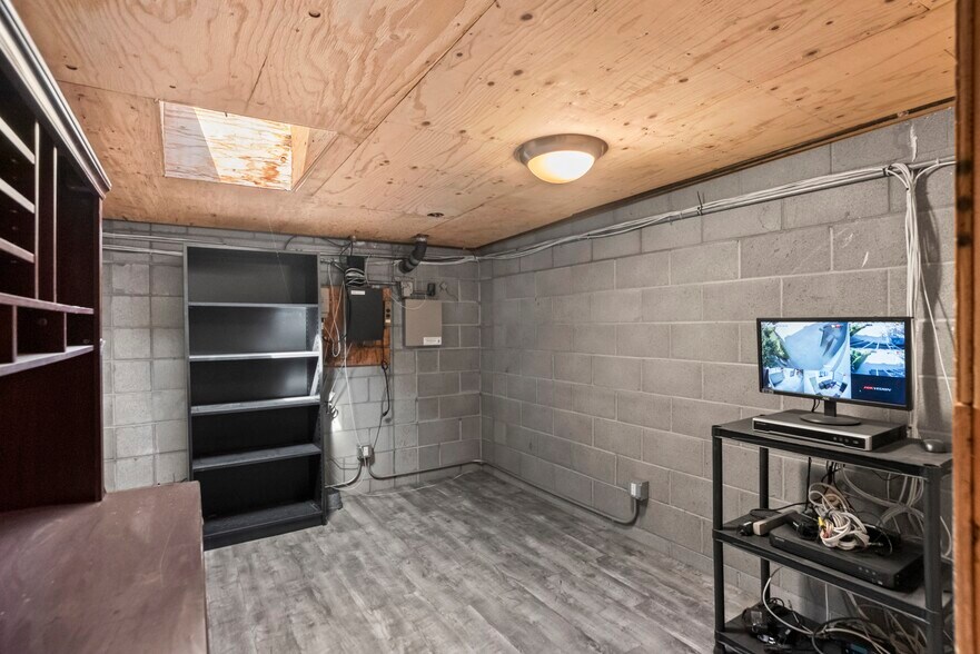 More Photos Of 48 Laurel St, Redwood City Service For Lease