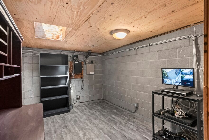 More Photos Of 48 Laurel St, Redwood City Service For Sale