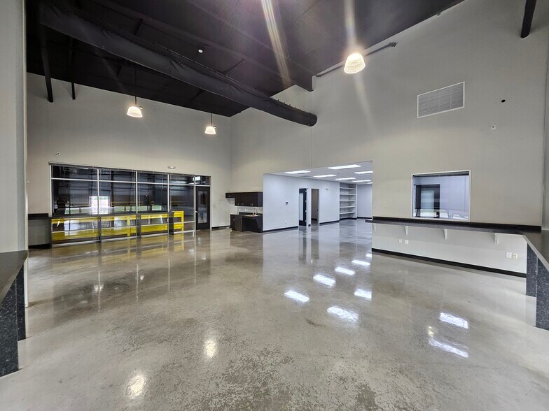 More Photos Of 1516 Ferguson Ln, Austin Light Distribution For Lease