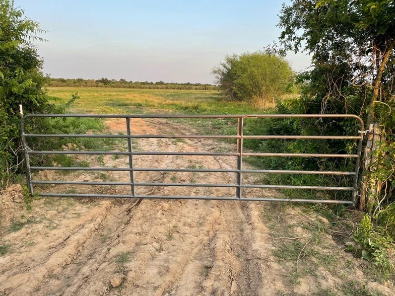 More Photos Of 00 Orange Hill rd @ HWY 36, Sealy Land For Sale