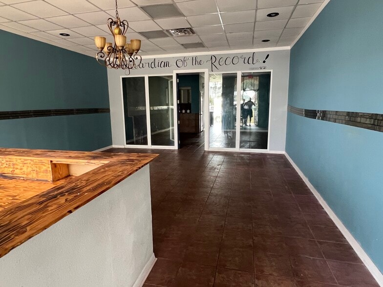 More Photos Of 4410 W Hillsborough Ave, Tampa Storefront Retail Office For Lease