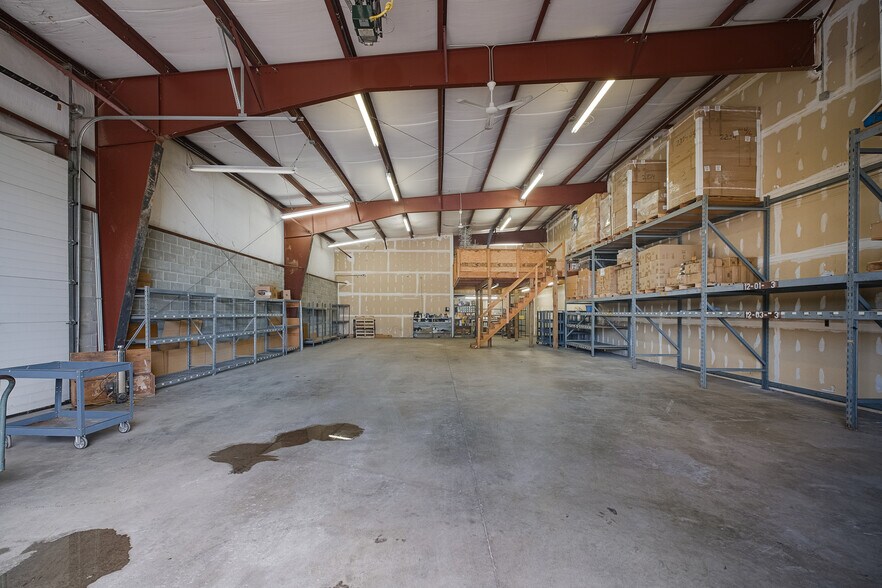 More Photos Of 5237 Commerce Cir, Indianapolis Warehouse For Sale