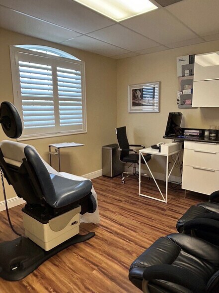 More Photos Of 525 S Hercules Ave, Clearwater Medical For Sale