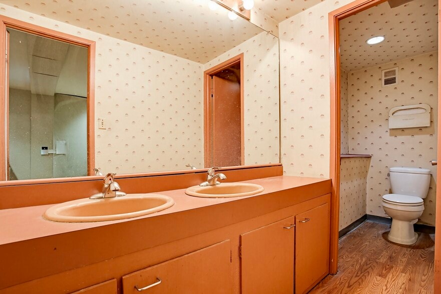 More Photos Of 14 W Saratoga St, Baltimore Office For Sale