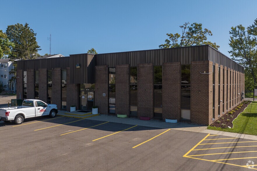 More Photos Of 835 Louisa St, Lansing Office For Lease
