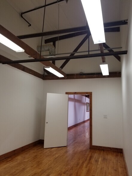 More Photos Of 1800 Essex St, Los Angeles Office Residential For Lease