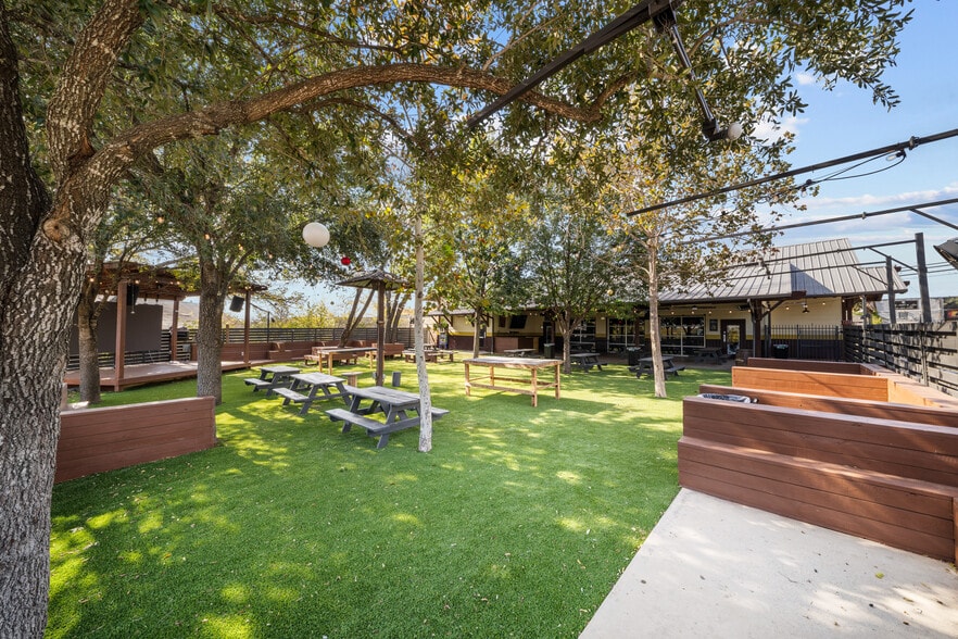 More Photos Of 116 Edward Gary St, San Marcos Restaurant For Lease