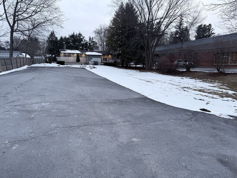 More Photos Of 235 Saratoga Rd, Schenectady Office For Sale