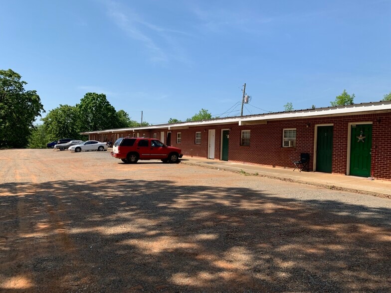 More Photos Of 1900 Old Shocco Rd, Talladega Apartments For Sale